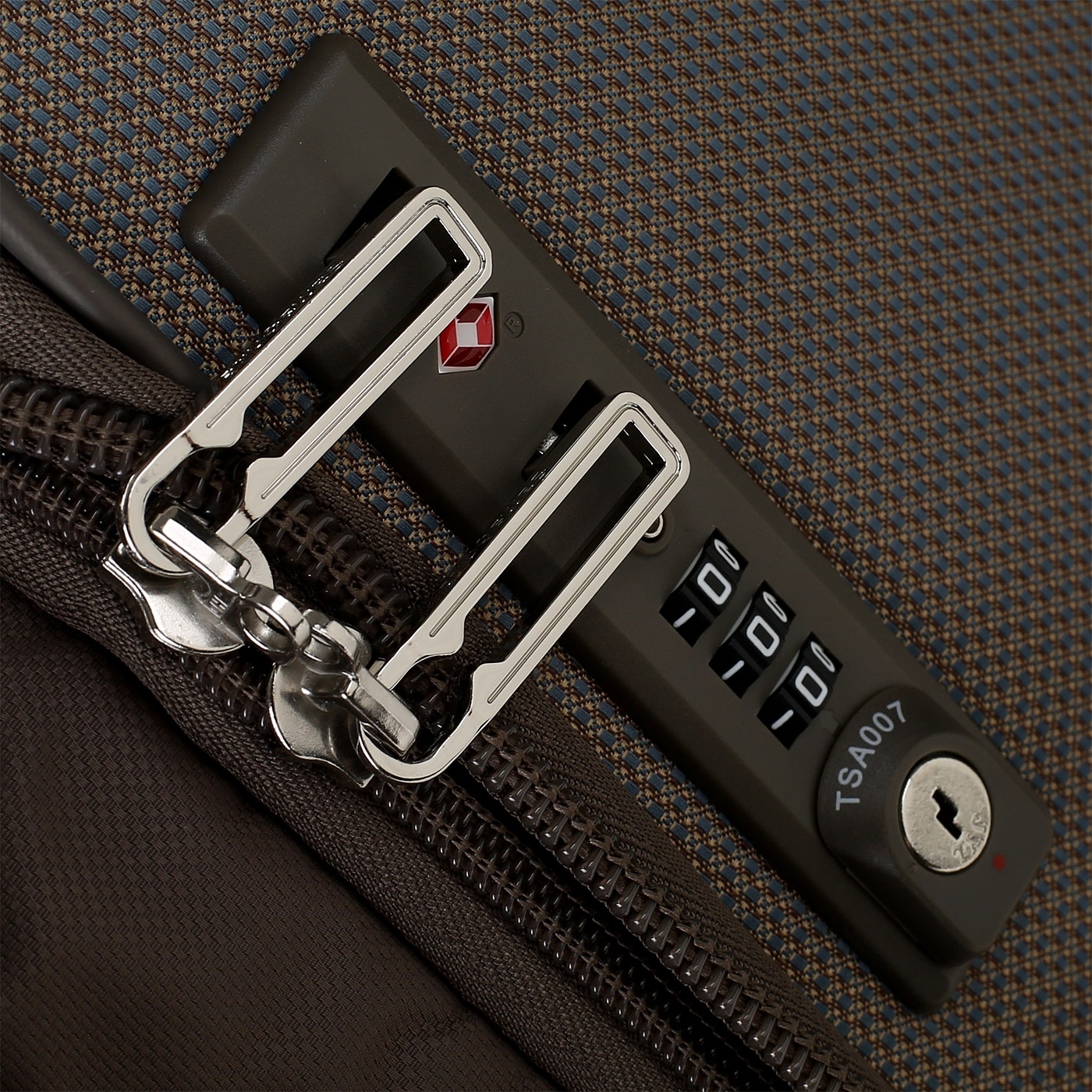 Чемодан средний M тканевый с кодовым замком Samsonite B-Lite Icon