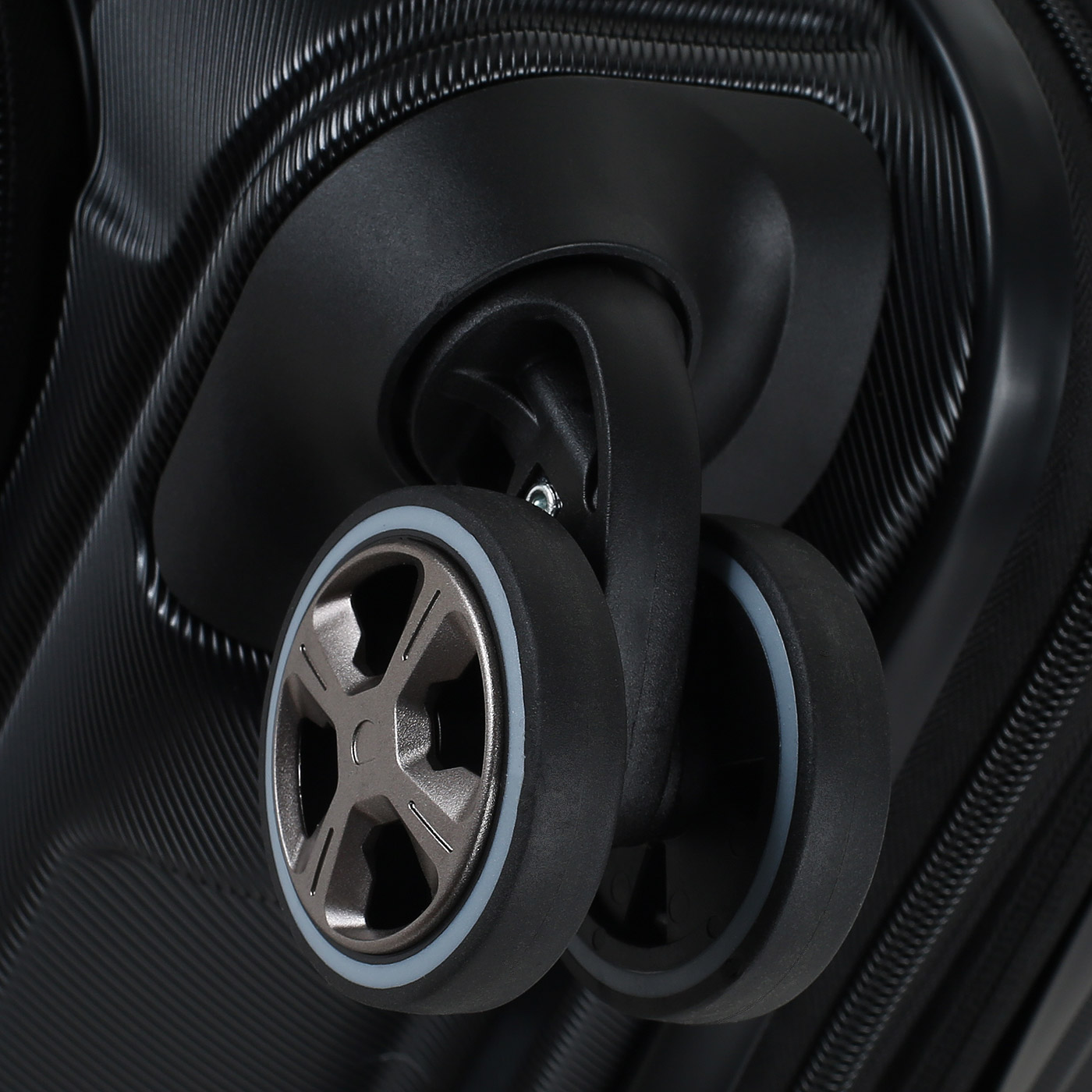 Чемодан маленький S из поликарбоната Delsey Shadow 5.0