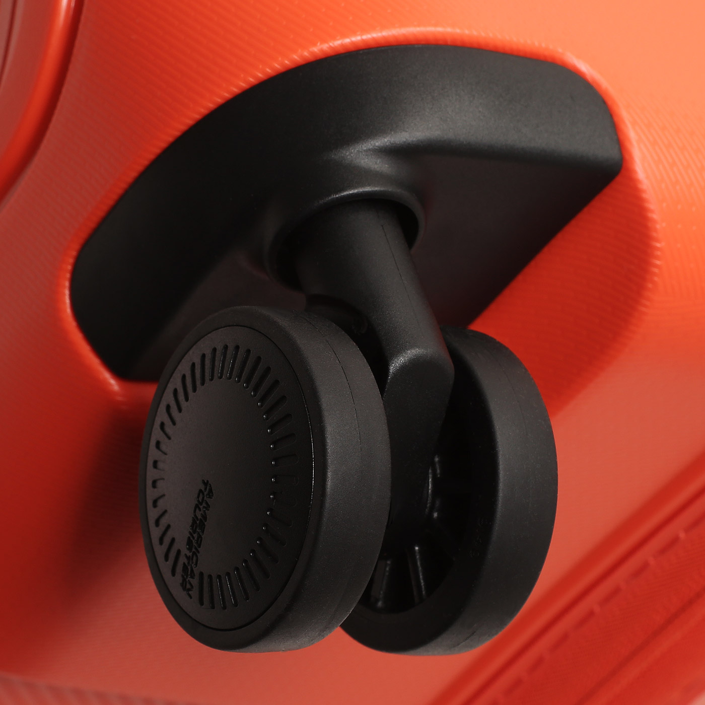 Чемодан средний M  American Tourister Dashpop