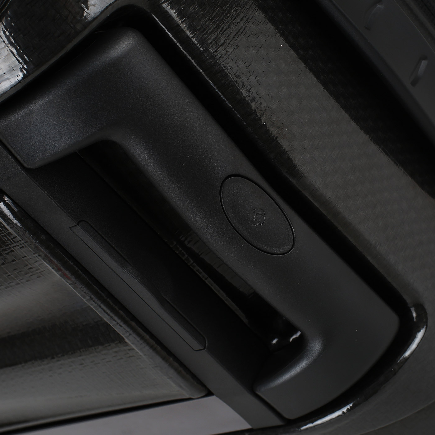 Чемодан средний M из материала Curv с кодовым замком Samsonite C-Lite