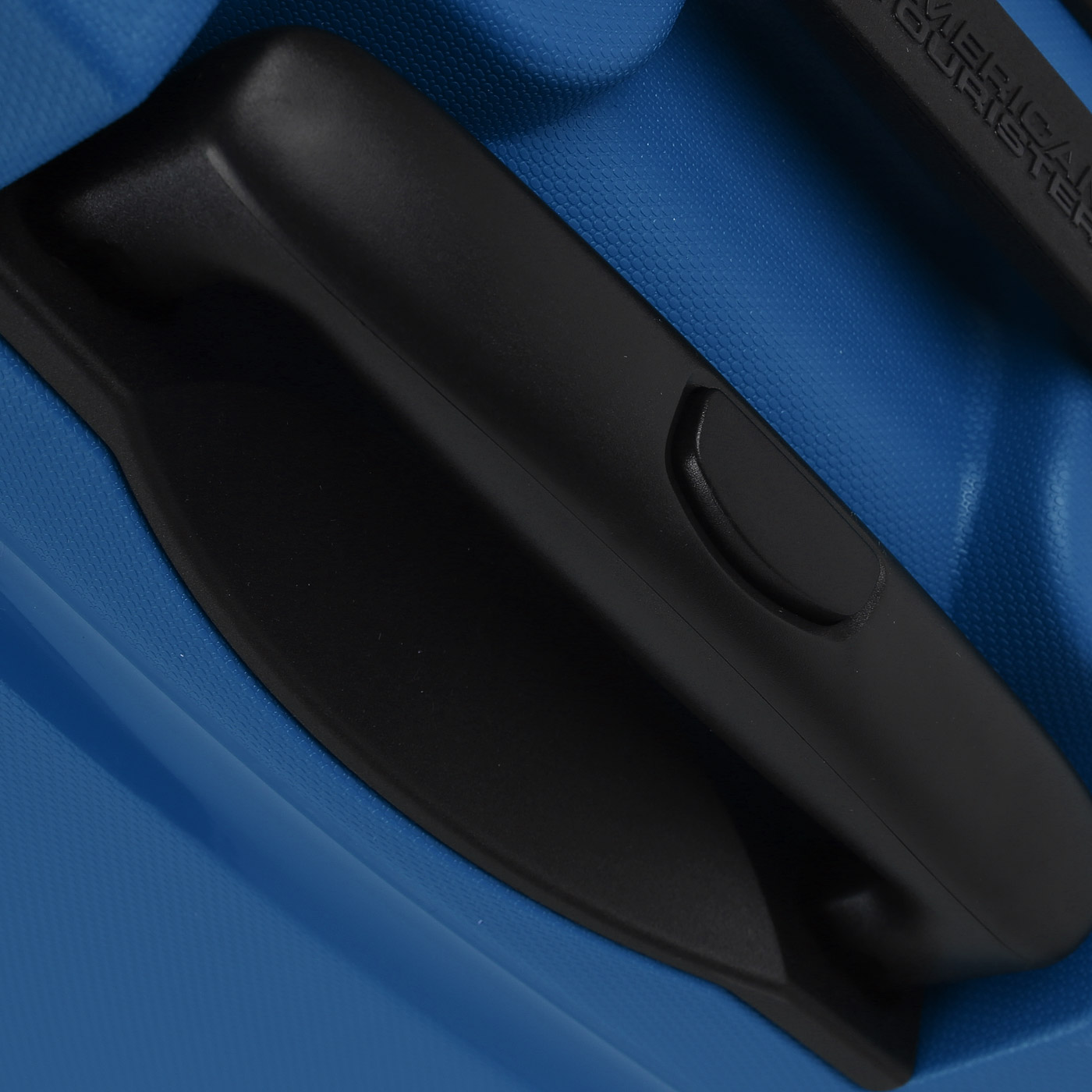 Чемодан средний M из полипропилена с кодовым замком American Tourister Bon Air