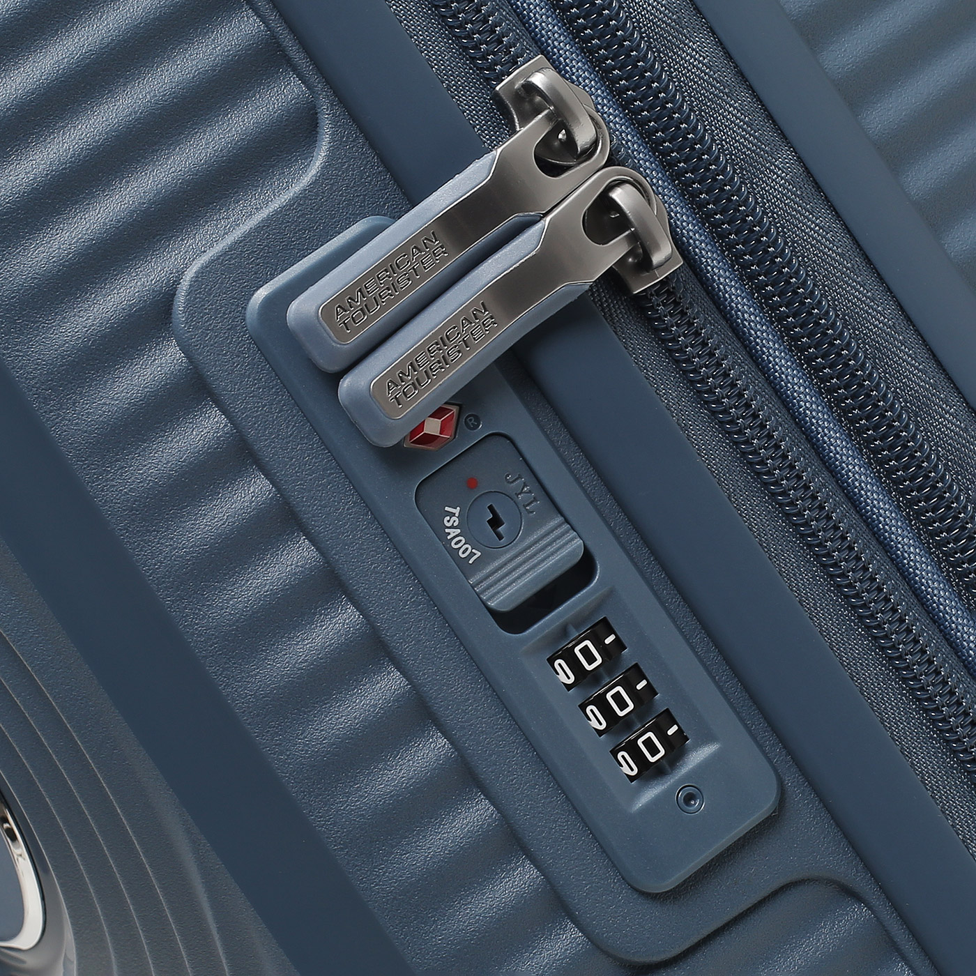 Чемодан для ручной клади из полипропилена American Tourister Soundbox