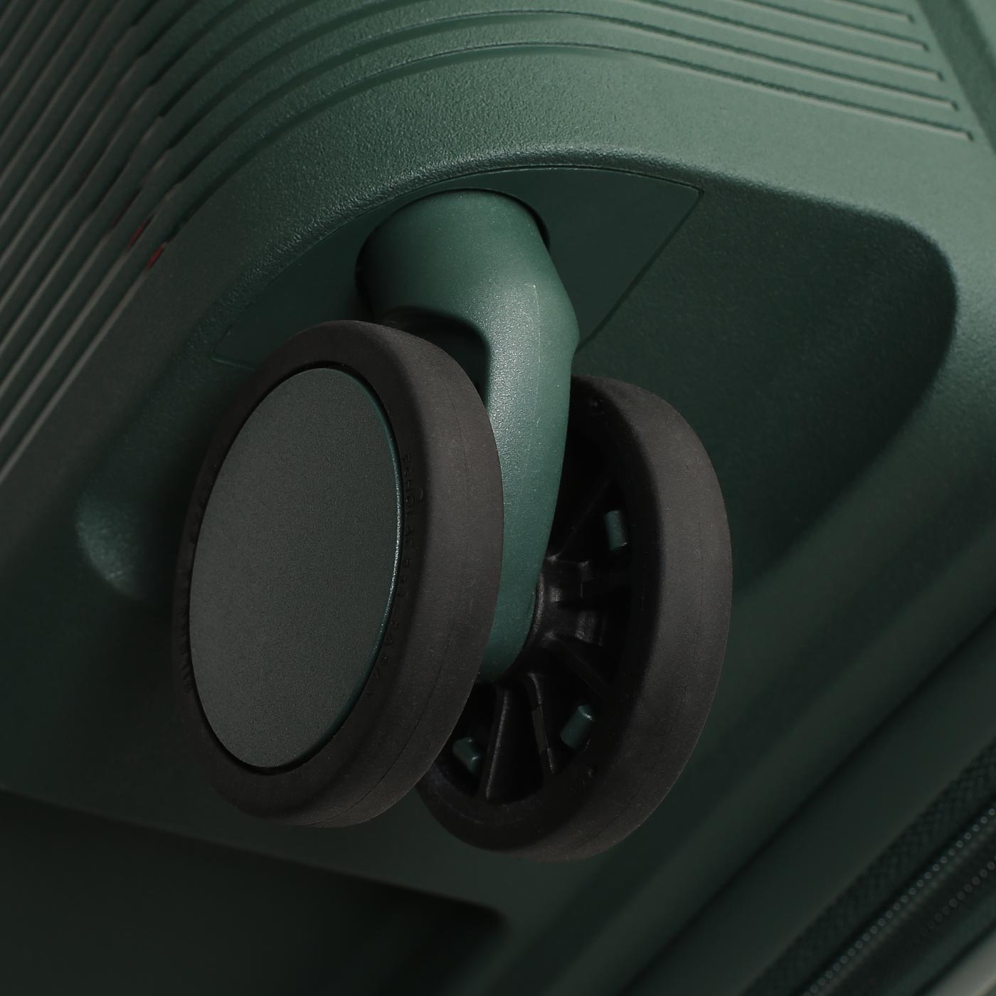 Чемодан средний M из поликарбоната Echolac Forza